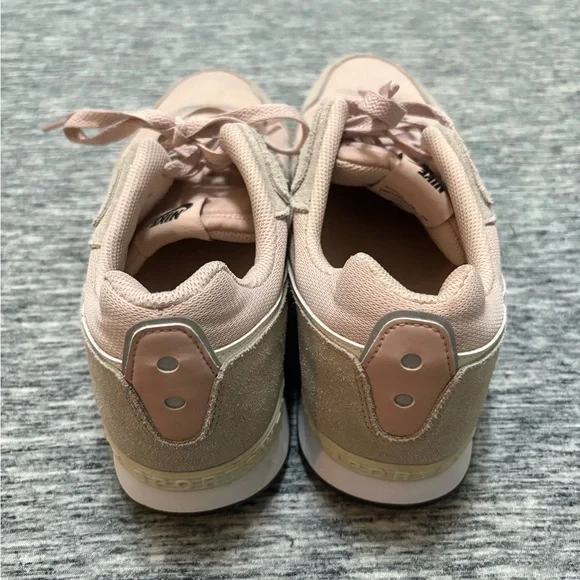 Nike Venture Runner Pink Oxford Running Shoes Ladies 11.5 - Picture 5 of 9